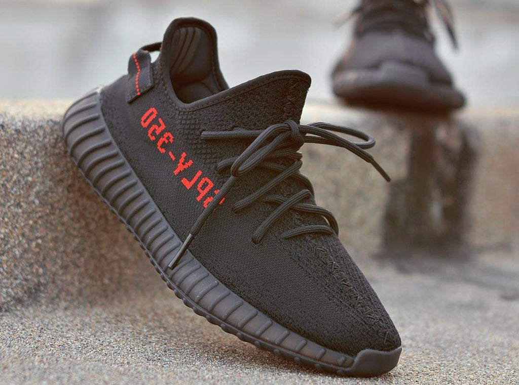 How To Lace Your Sneakers / Swap Your Shoe Laces : ADIDAS Yeezy Boost 350 V2 BRED